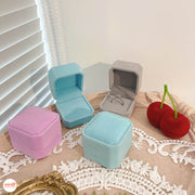 Hộp đựng nhẫn nhung