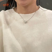 Dây chuyền V màu bạc