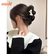 Kẹp càng cua nơ đen kem UX