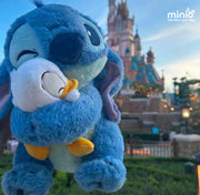 Stitch xanh ôm vịt nhỡ