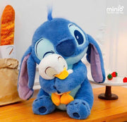 Stitch xanh ôm vịt nhỡ