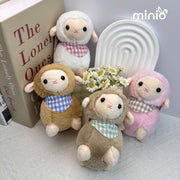 Móc khoá cừu đeo yếm kẻ