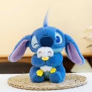 Stitch xanh ôm vịt trắng